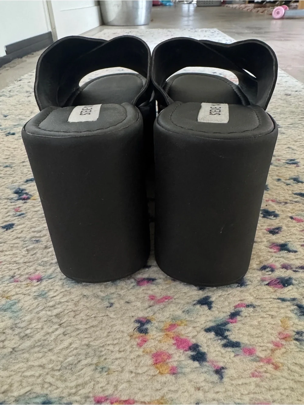 Steve Madden Kody Black Crisscross Platform Slides - Picture 4 of 4